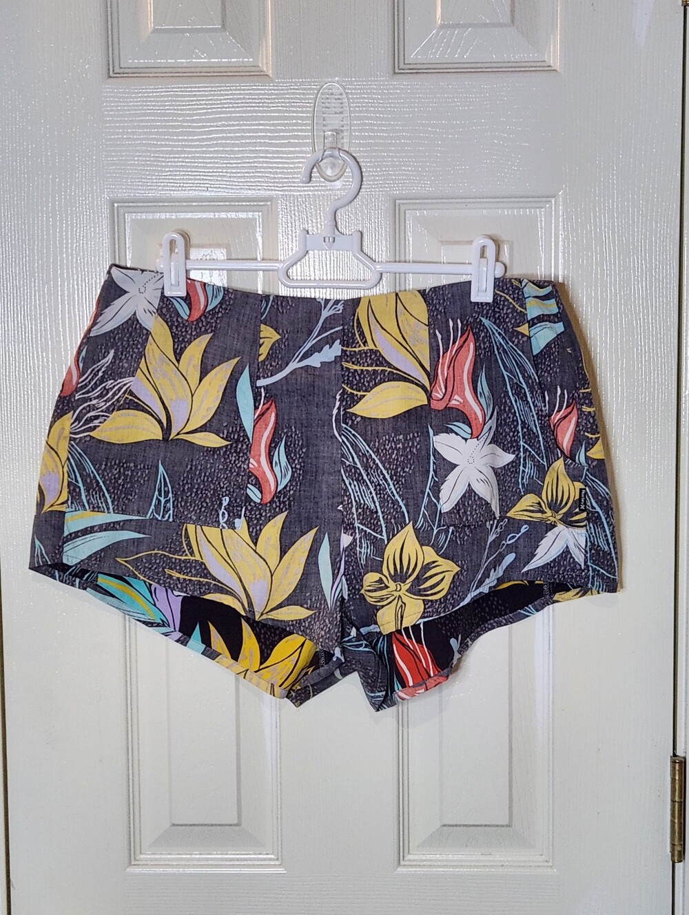 Hurley Gray Domino Floral Shorts with Yellow and Mint Accents Size M